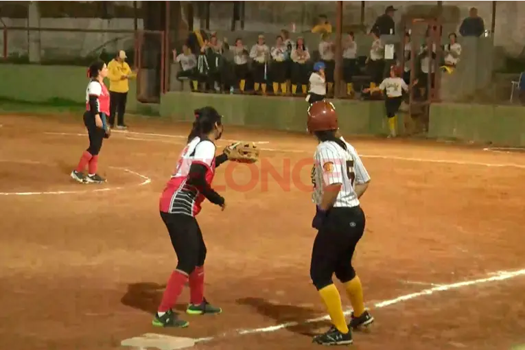 Players and participants at the Entre Ríos Women’s Slowpitch +35 Tournament in Paraná
